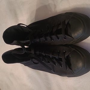 Black hightop Converse size 8 men 10 women